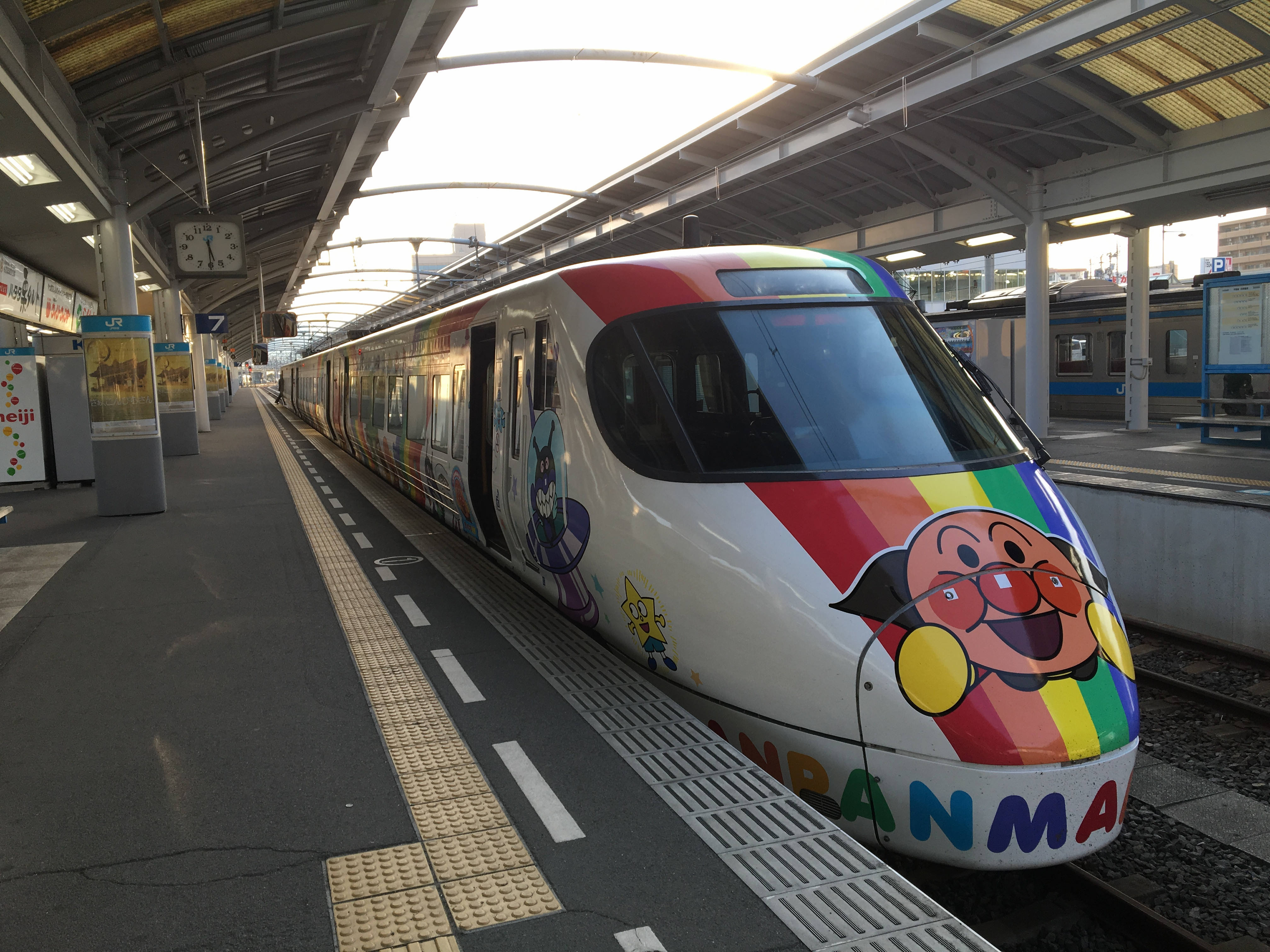 8000系のアンパンマン列車です