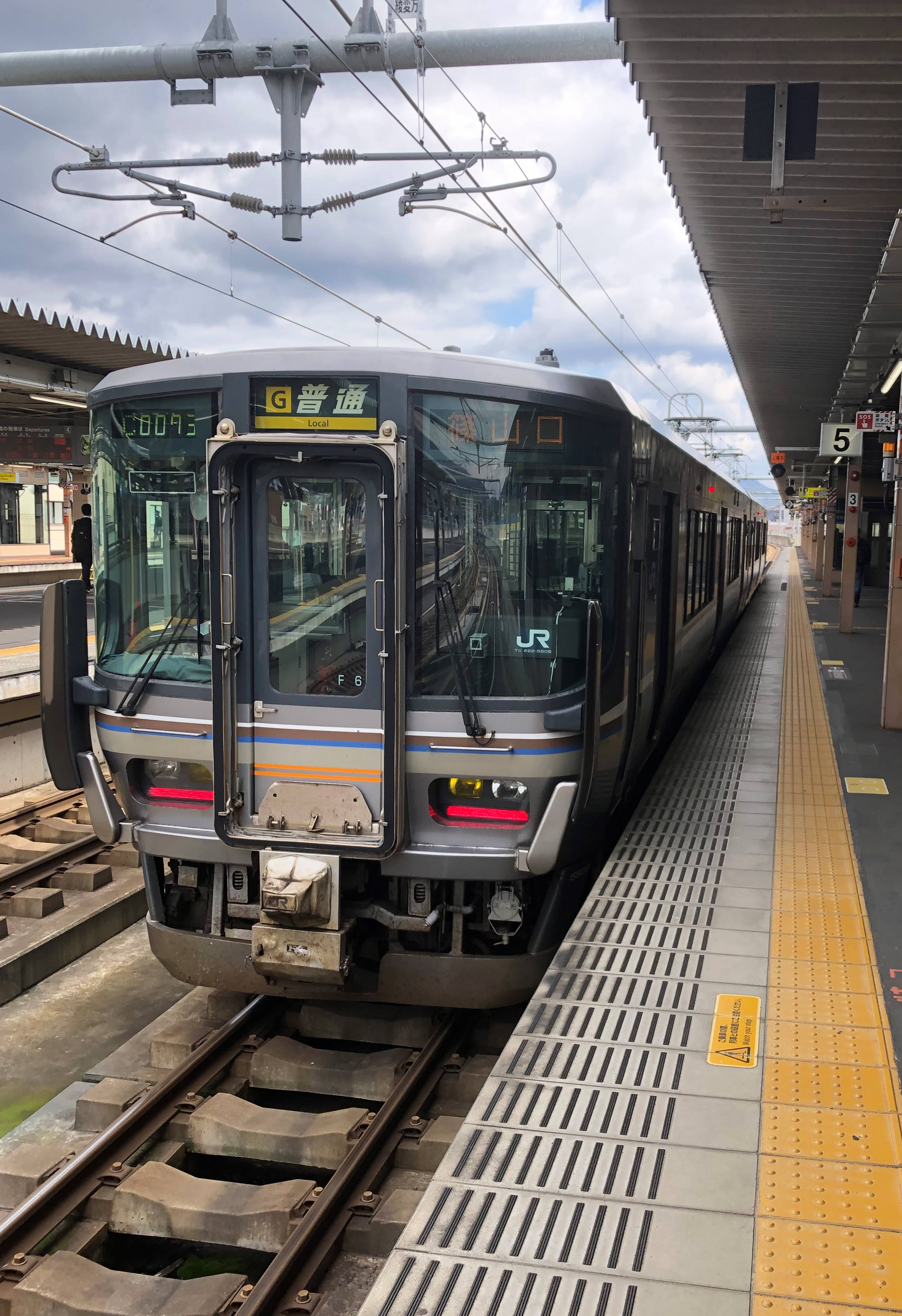 福知山線のワンマン電車223系です